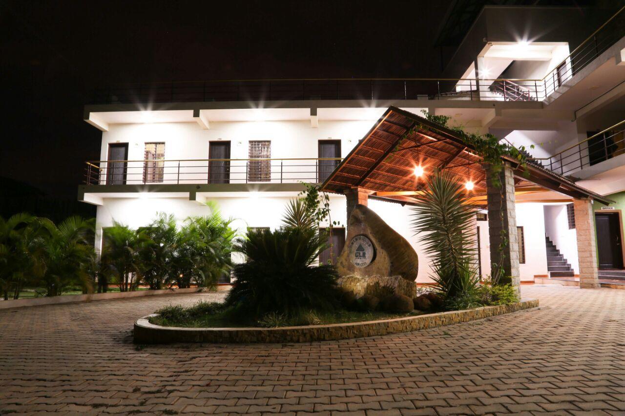 Golds Club & Resort Bayappanhalli Екстер'єр фото