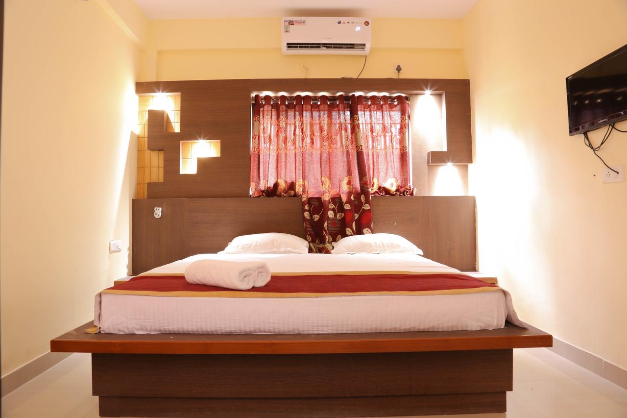Golds Club & Resort Bayappanhalli Екстер'єр фото